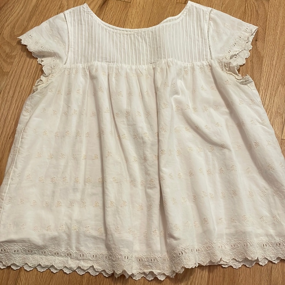 Eyelet top